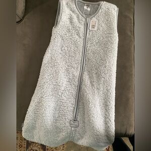 NWT UGG Light Gray Sherpa Fleece Vest with Zip XL 18-24 mos. 26-36lbs